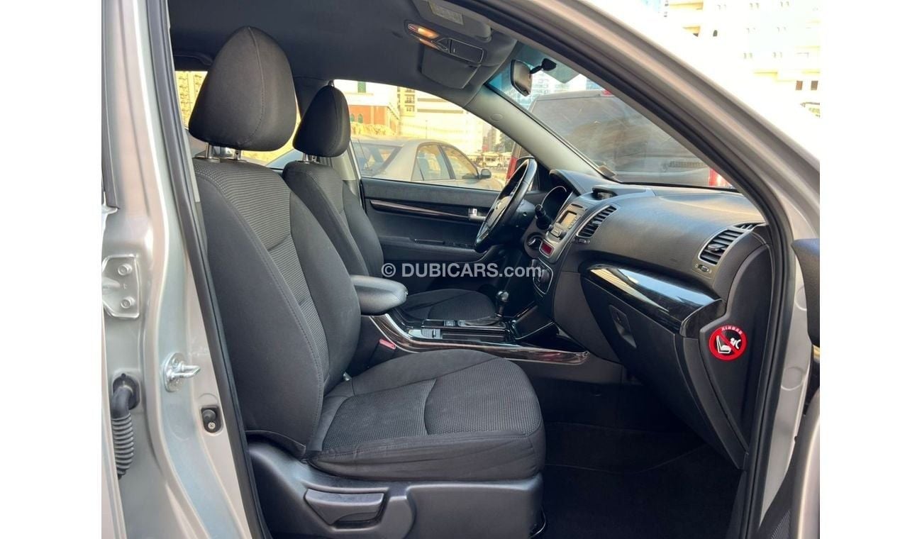 كيا سورينتو Base 2.4L AWD KIA SORENTO GCC 7 SEAT ORGINAL PAINT MODEL / 2014