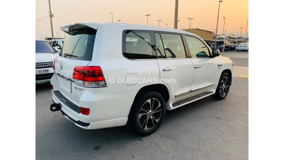 Used Toyota Land Cruiser VXR 2021 for sale in Sharjah - 636008