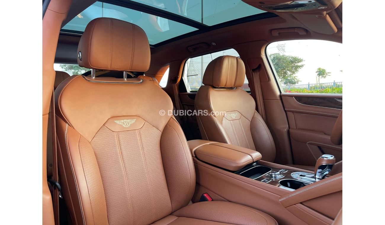 Bentley Bentayga Signature Very clean title , no accident , spiceal order color , under warranty , gcc