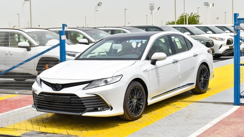 New Toyota Camry Lumiere 2.5L Hybrid 2023 for sale in Dubai - 619369