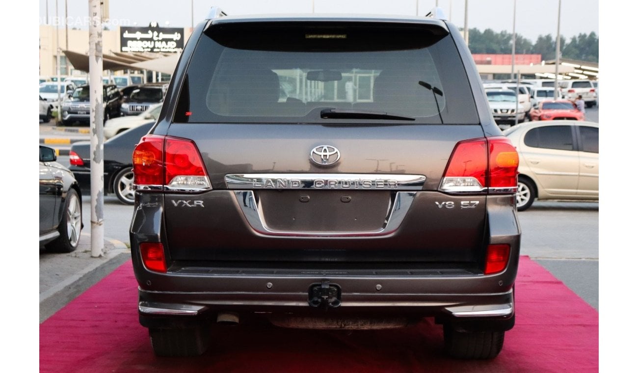 Toyota Land Cruiser VXR Toyota Land Cruiser VX.R / 2014 / GCC / Free Accident/ First Owner