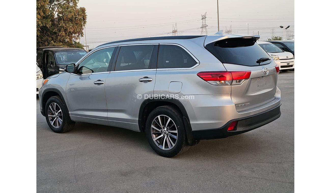 Toyota Highlander 2017 Model XLE full option 4x4 , Sunroof and Push button