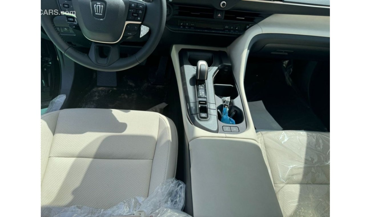 Toyota Crown 2.5L HYBRID FULL OPTION 2023 GCC