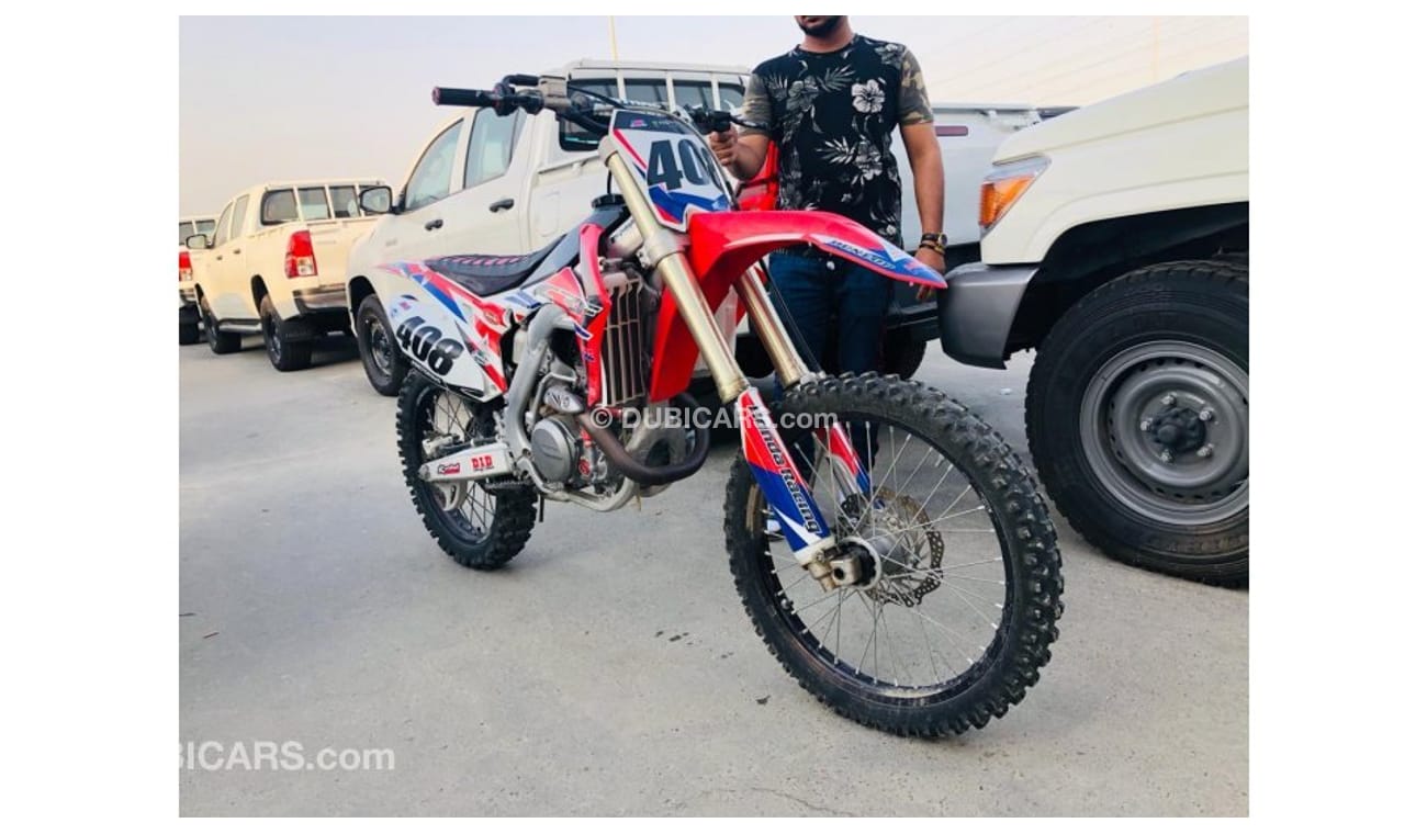 Honda CRF 450R DIRT BIKE IN MINT CONDITION