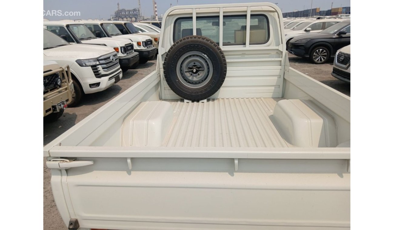 تويوتا لاند كروزر بيك آب Single Cab - 4.2L Diesel Manual - 6 Cylinders - White