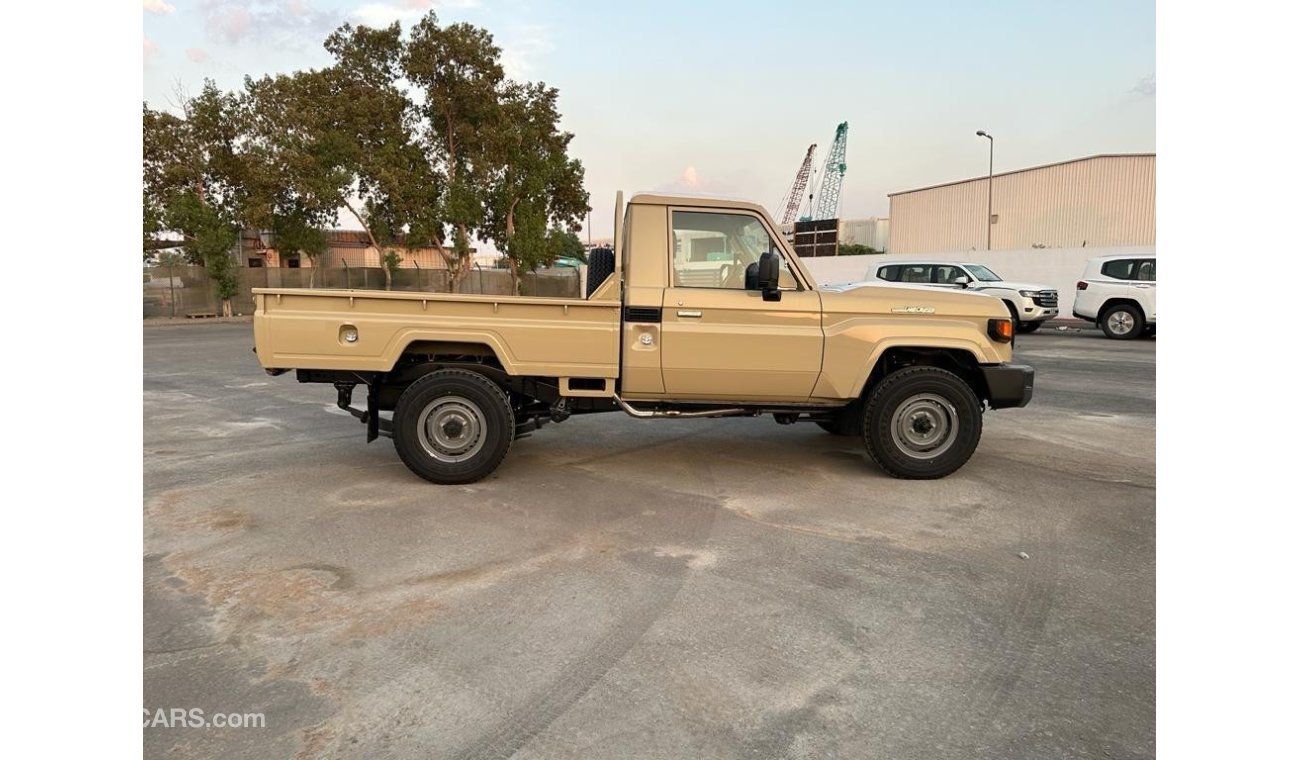 Toyota Land Cruiser Pick Up v6 diesel engine // 4.2 // single cab // model 2024