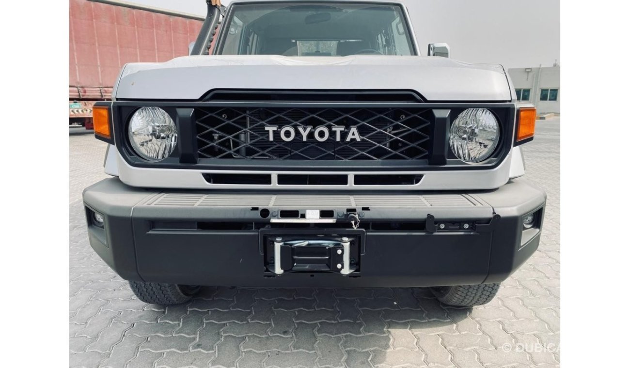 Toyota Land Cruiser Pick Up 79 DC 2.8L TURBODIESEL AUTOMATIC TRANSMISSION ( FOR RE EXPORT OUTSIDE GCC COUNTRIES ONLY)