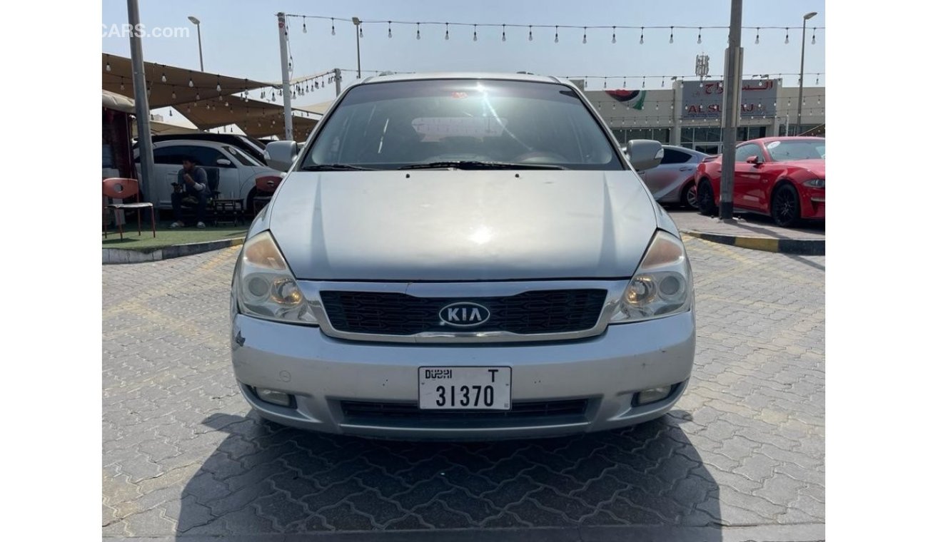 Kia Carnival 2011 model, Gulf, 6 cylinders, automatic transmission, 400000 odometer, in excellent condition