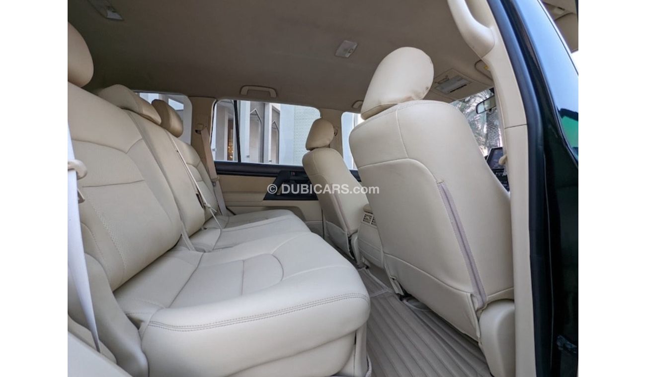 تويوتا لاند كروزر TOYOTA LAND CRUISER 2017 V6 GCC IN EXCELLENT CONDITION