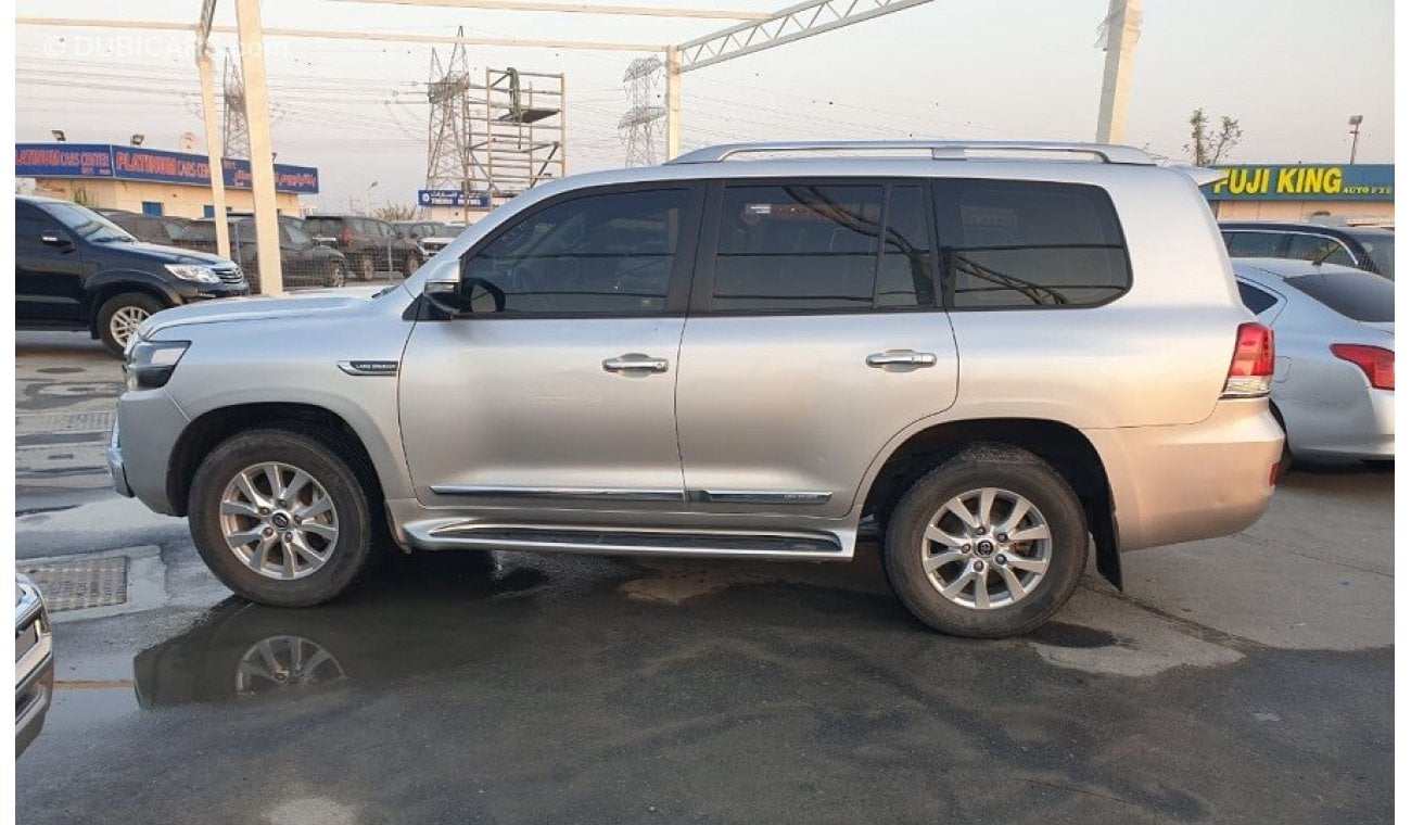 Toyota Land Cruiser GXR - V6 - FULL OPTIUON (PETROL)