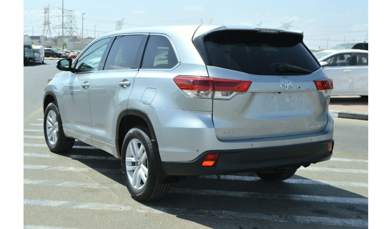 Toyota Highlander LE Perfect inside and out