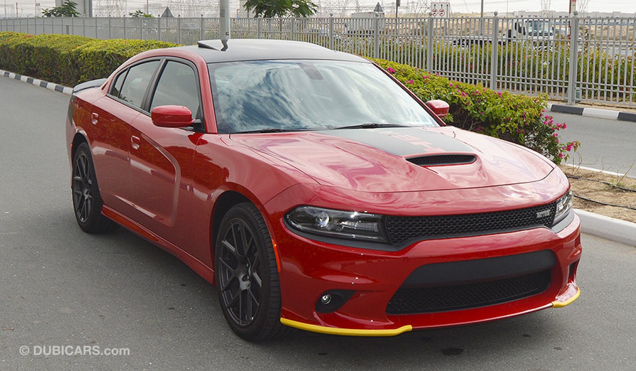 دودج تشارجر Daytona R/T RWD V8 HEMI