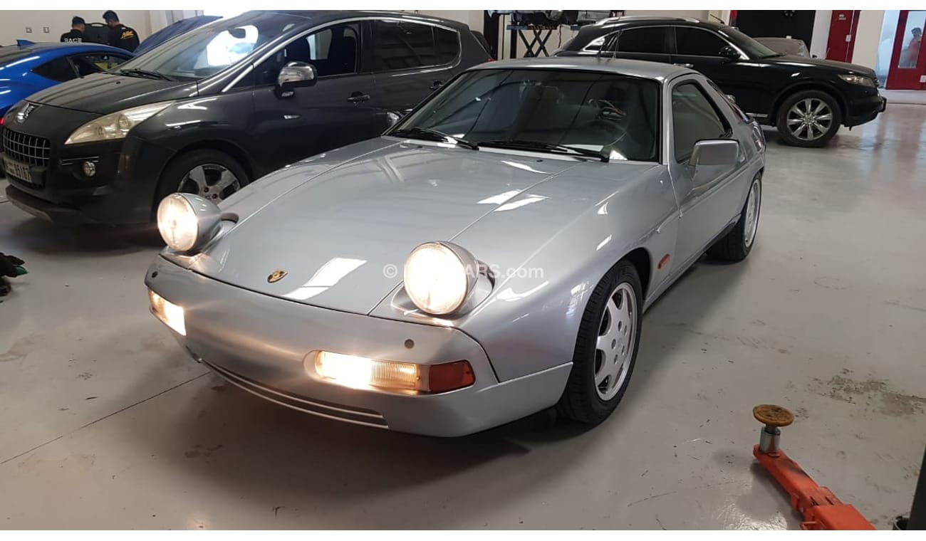 Porsche 928