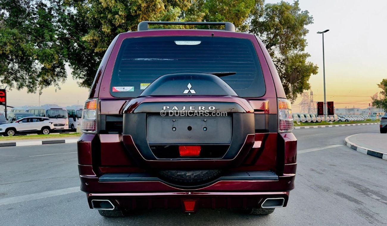 Mitsubishi Pajero PREMIUM CONDITION - 3.2L DIESEL ENGINE | RHD | PREMIUM LEATHER SEATS WITH PILLOW