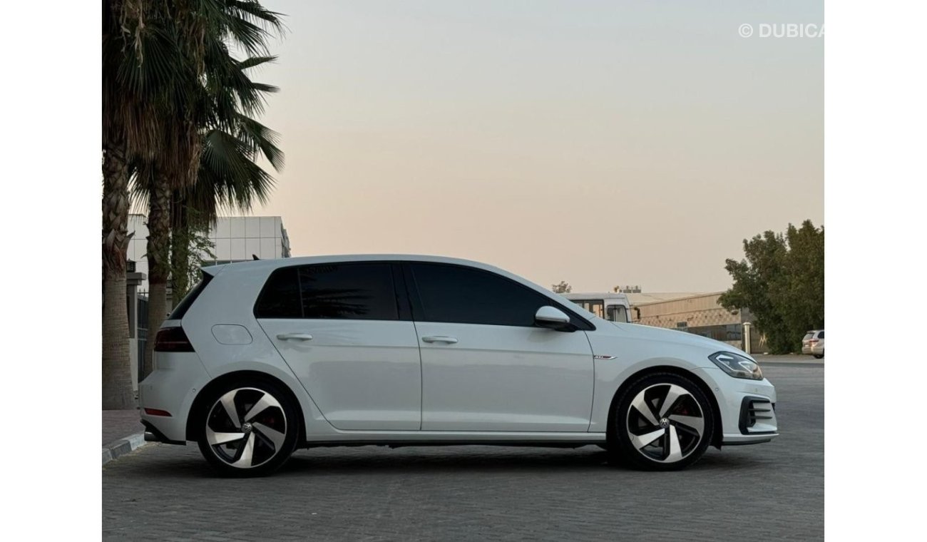 Volkswagen Golf GTI P1