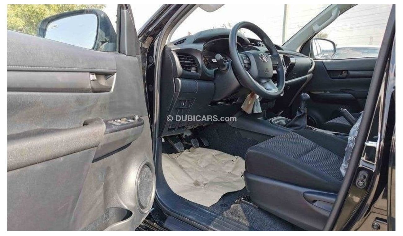 تويوتا هيلوكس Toyota Hilux Mid option  2.4L Diesel MT MY2024