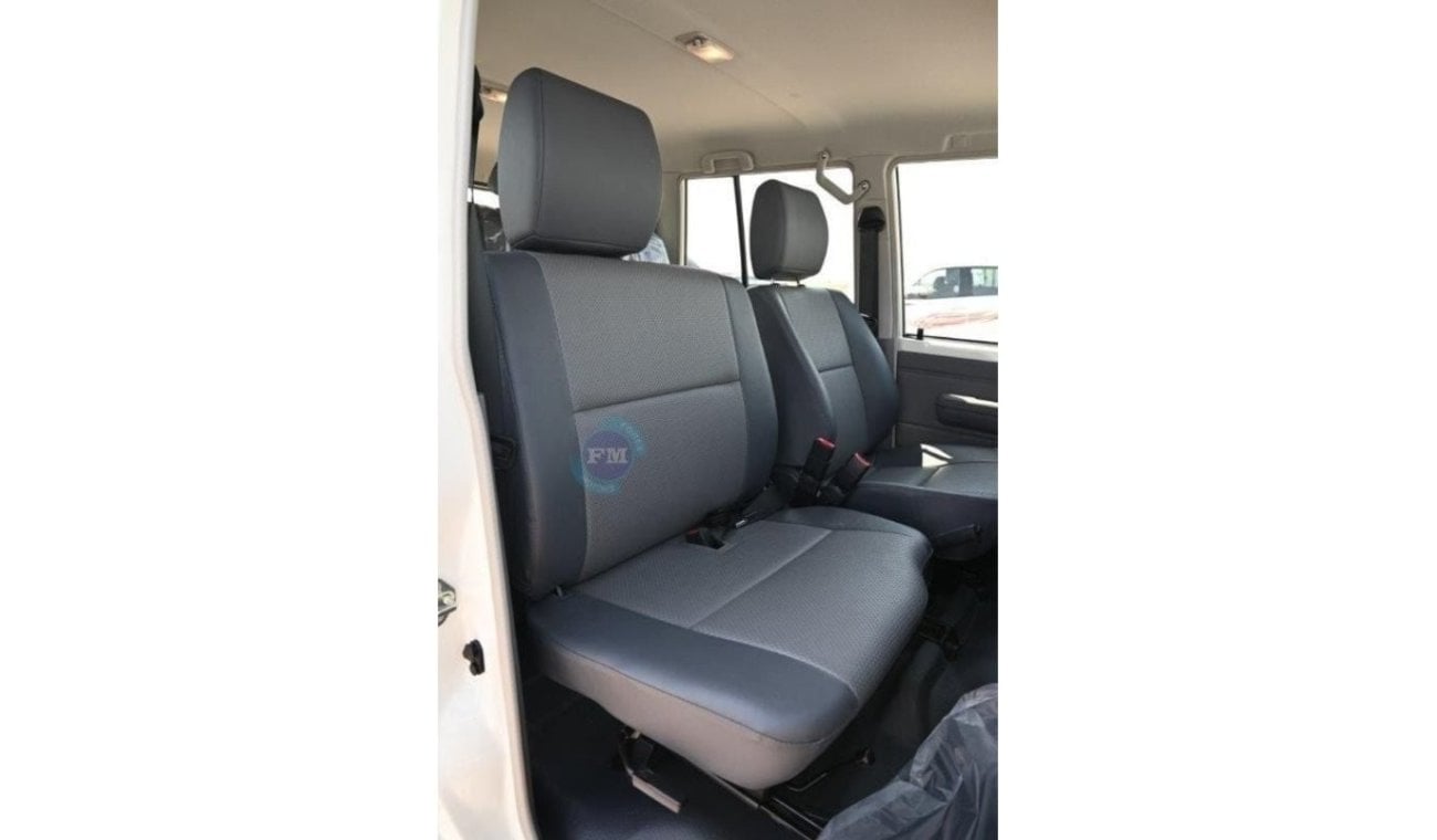 Toyota Land Cruiser Hard Top 76 4.2L Diesel 9 Seater