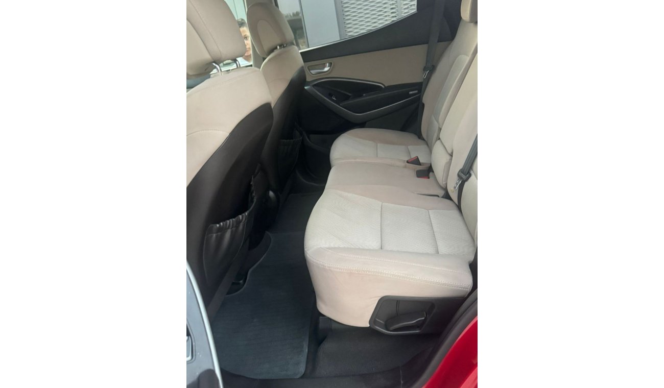 Hyundai Santa Fe GL In very good condition inside and outside