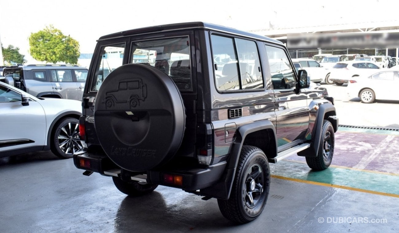 Toyota Land Cruiser Hard Top LC 71 3 DOORS 4.0L V6 Petrol Auto transmission