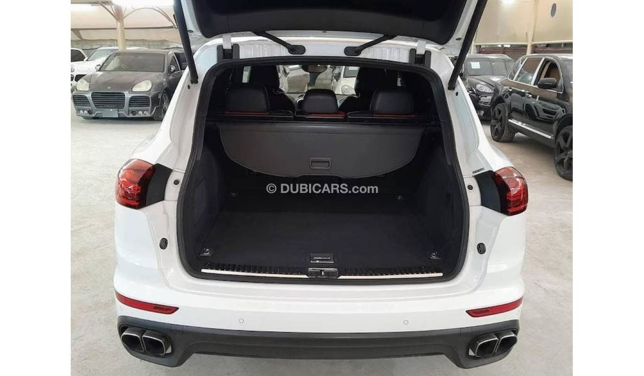 بورش كايان Turbo 4.8L (520 HP) PORSCHE CAYENNE TURBO 4.8L 2015 SPORTS CHRONO PACKAGE WITH PANORAMIC ROOF AND VE