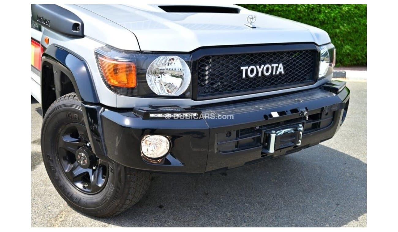 Toyota Land Cruiser Pick Up 79 Black Edition