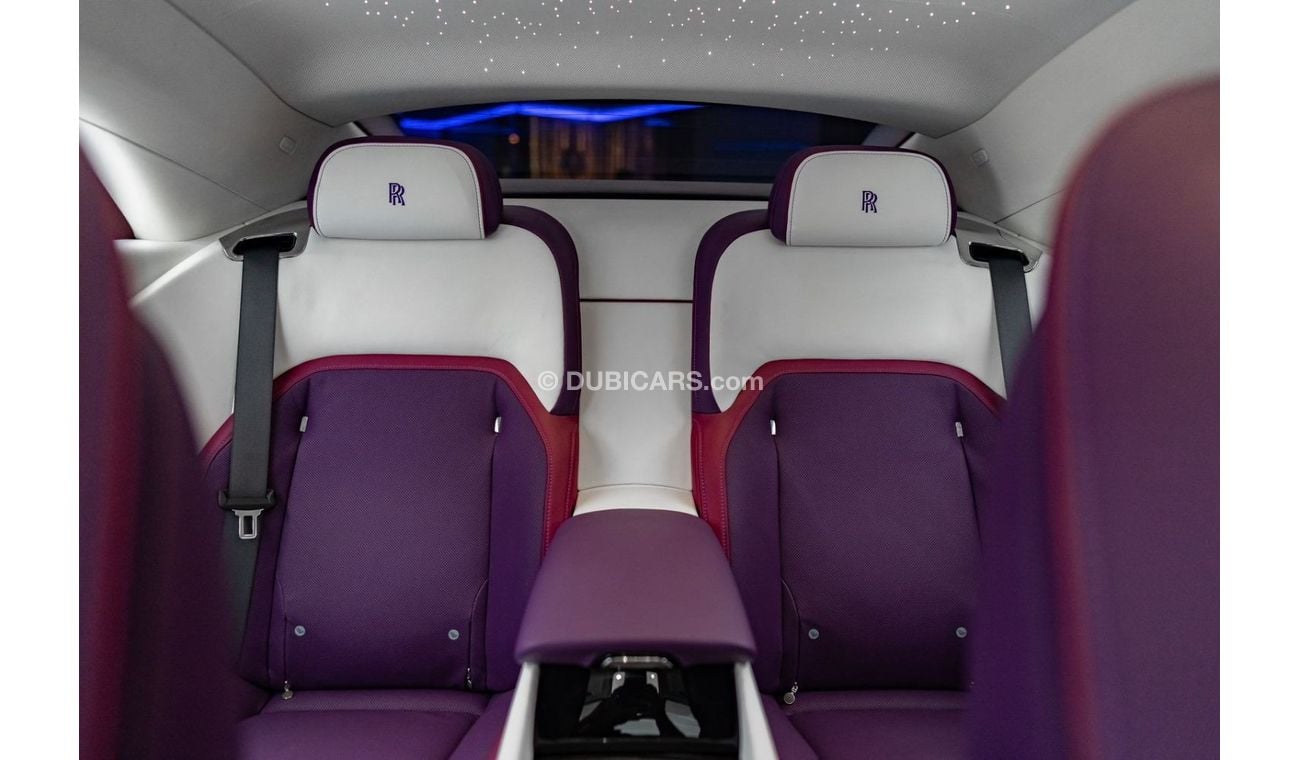 Rolls-Royce Spectre TWO TONE EXTERIOR/INTERIOR | FULL STARLIGHT ROOF WITH DOORS | 4 YEARS WARRANTY N SERVICE | GCC |