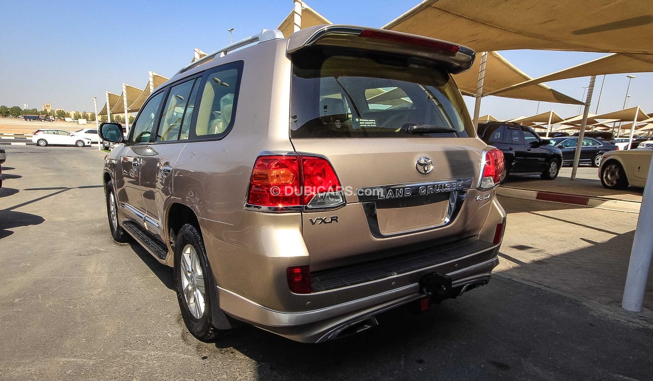 Toyota Land Cruiser VXR V8 5.7