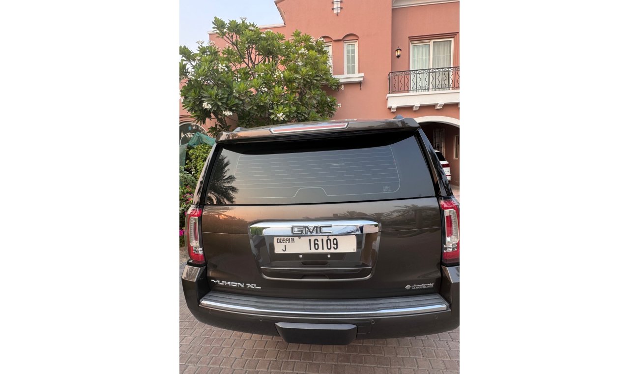 جي أم سي يوكون XL Denali 6.2L (7 Seater)