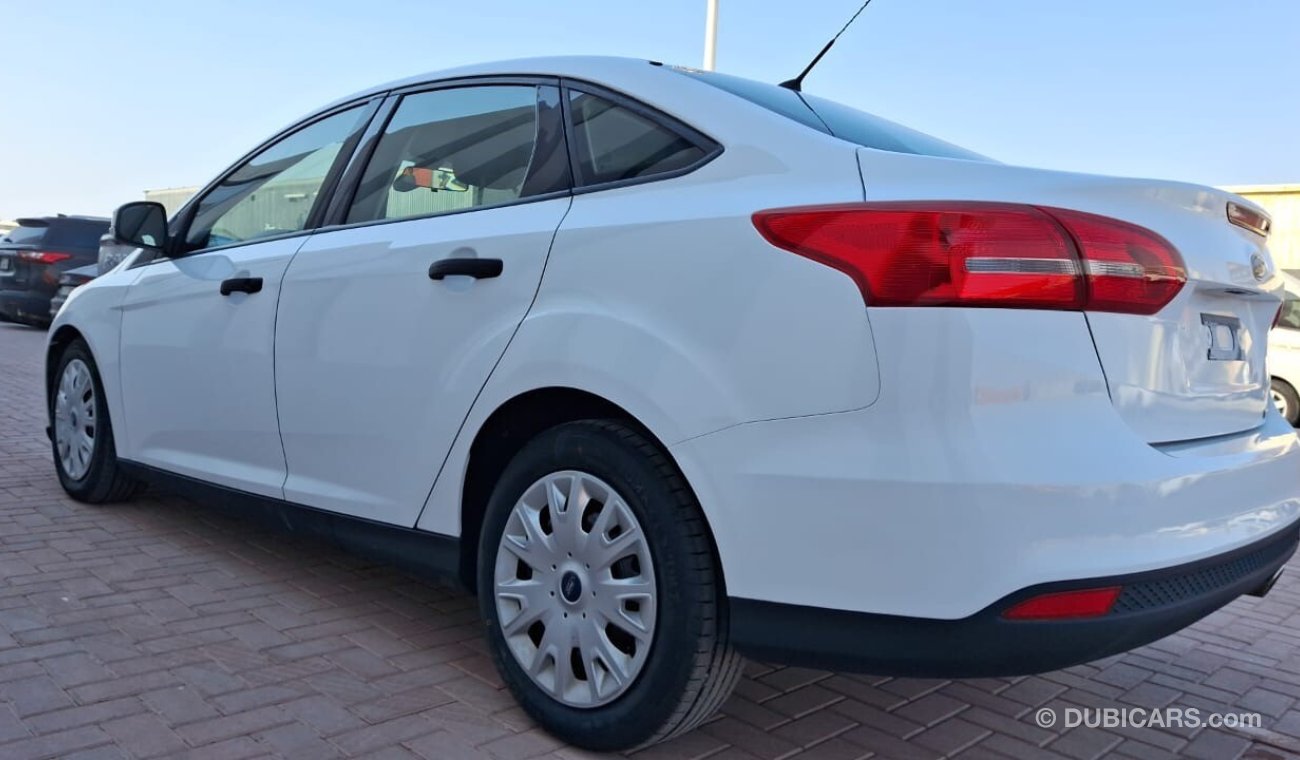 Ford Focus Ambiente 1.6L Hatchback