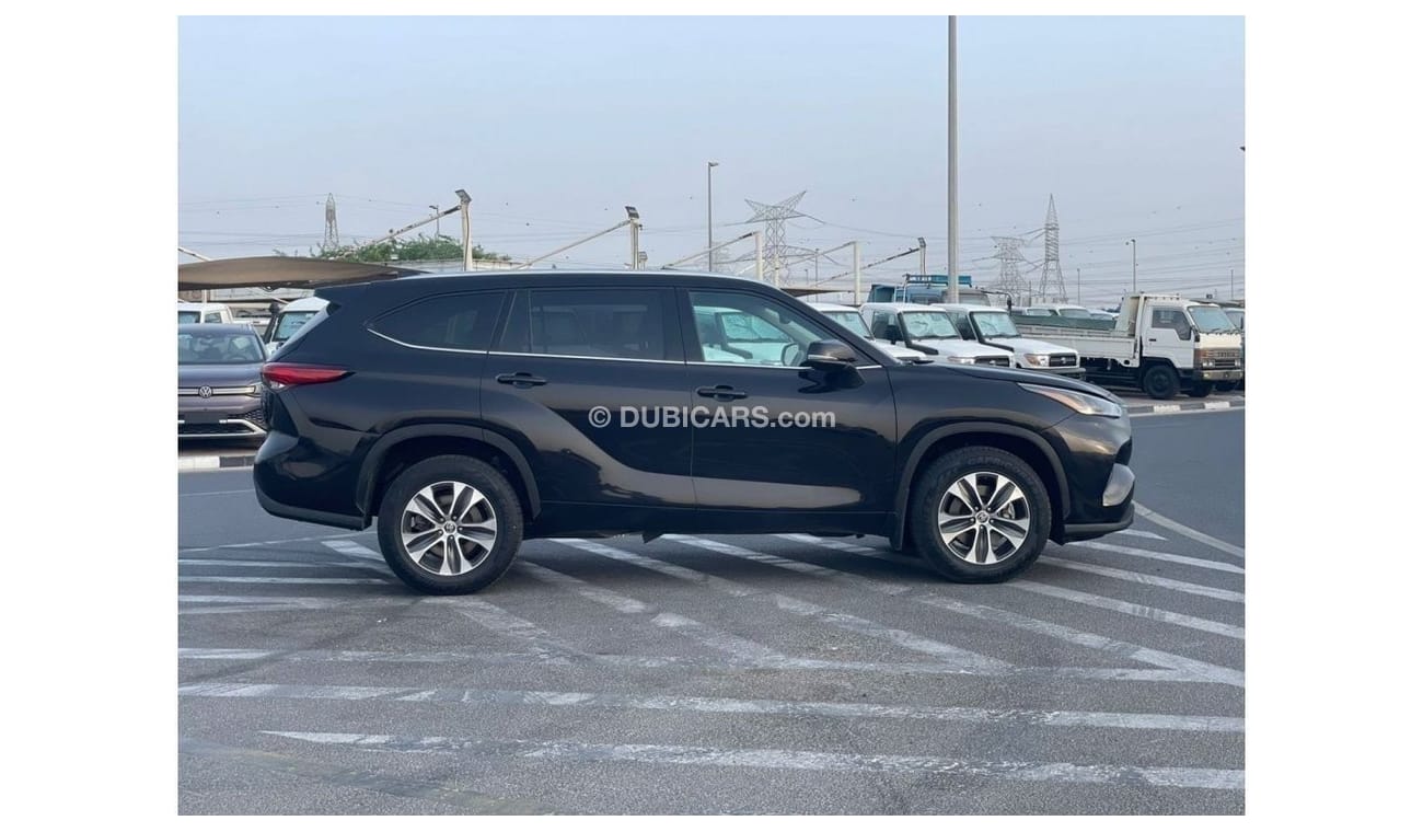 تويوتا هايلاندر 2021 Toyota Highlander XLE 4x4 All Wherl Drive 3.5L V6 /