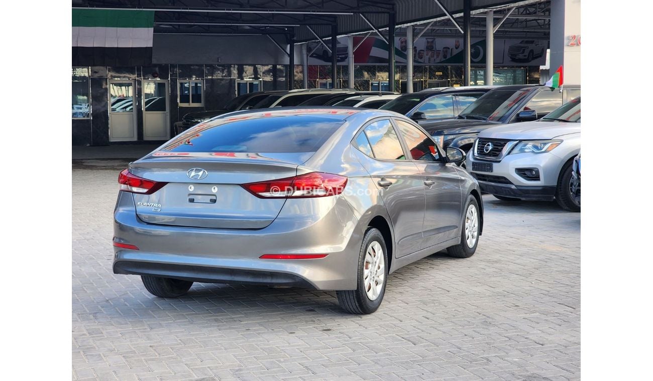 Hyundai Elantra Base 2.0L