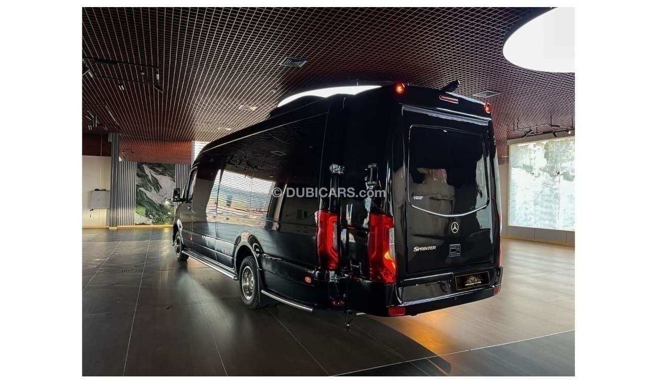 Mercedes-Benz Sprinter 519 CDI I Wooden Floor I 18 Seater