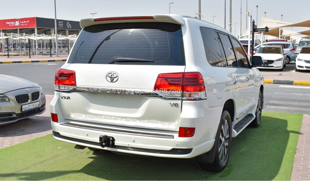 Toyota Land Cruiser VXR V8. Facelift 2016