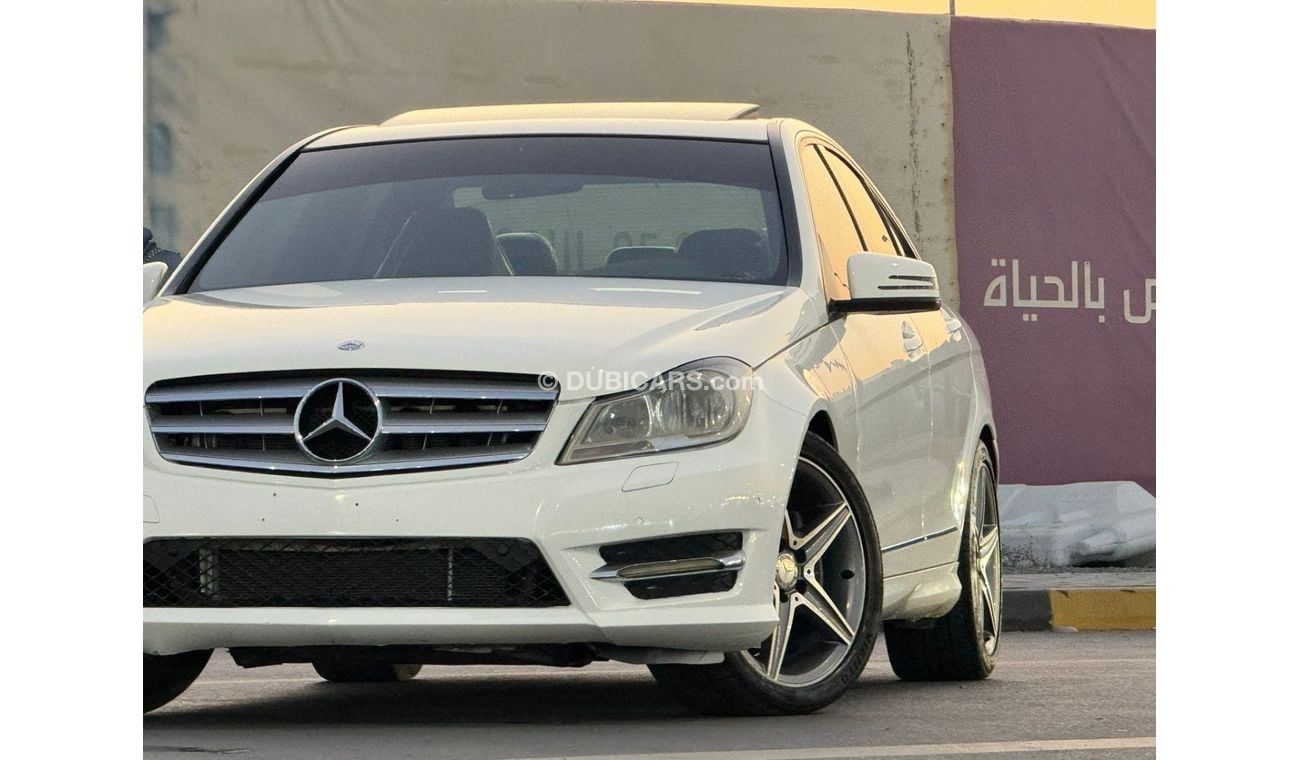 Mercedes-Benz C 300 Luxury 3.0L In excellent condition and requires no expenses