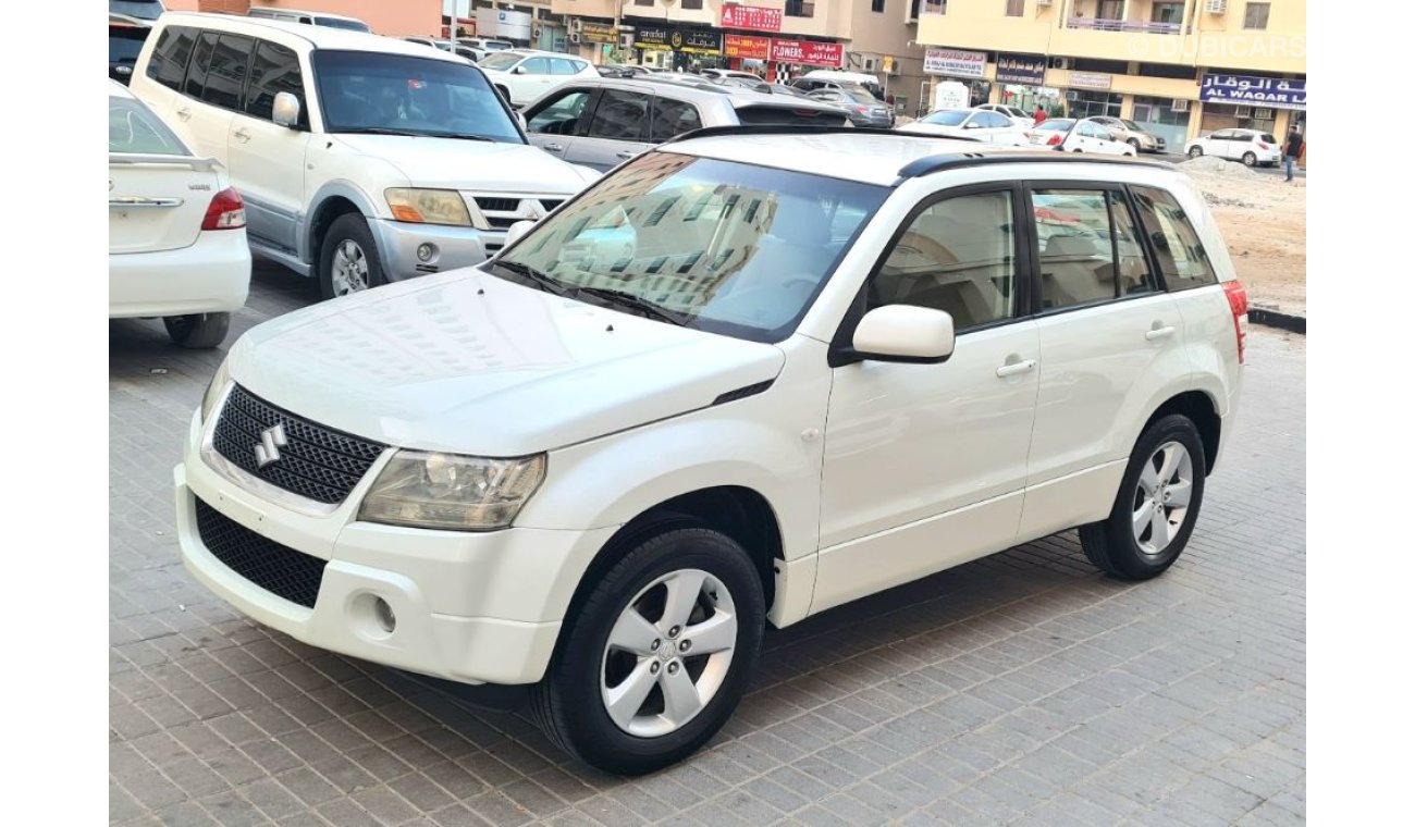 Suzuki Grand Vitara Suzuki grand vitara 2012 gcc  2.4 engine