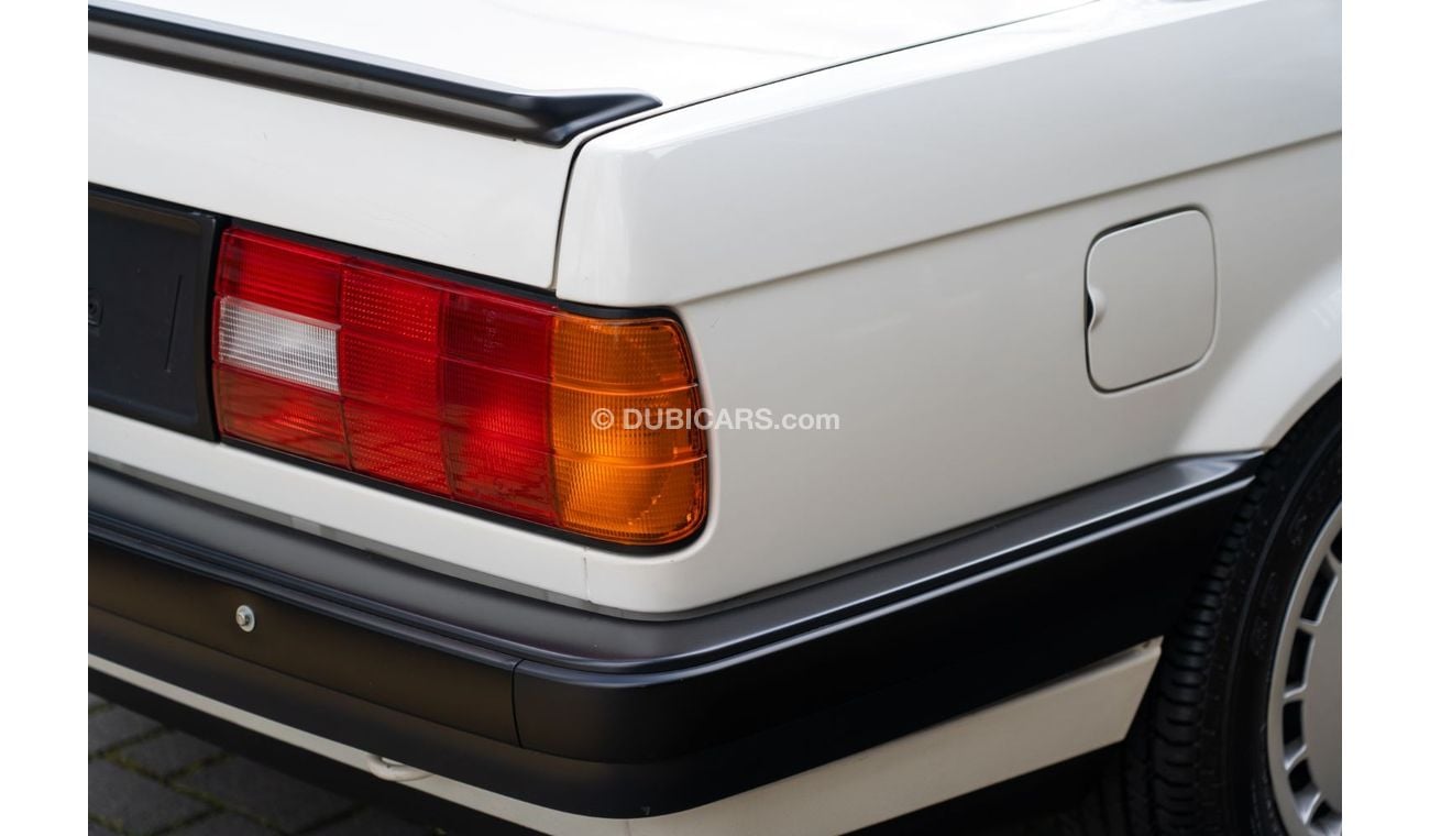 بي أم دبليو 325 E30