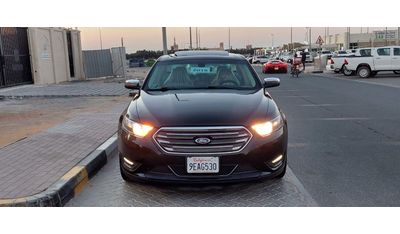 Ford Taurus very clean car