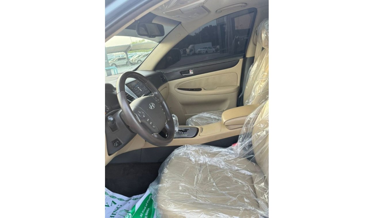 Hyundai Genesis very good condition inside and outside