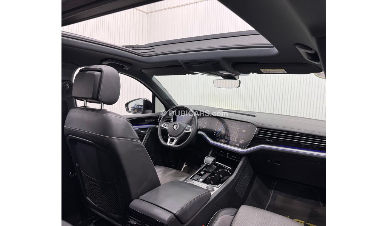 Volkswagen Touareg R-Line 3.0L AWD 2020 Volkswagen Touareg R-Line Black Edition, 1 Year Warranty, Full Agency Service H