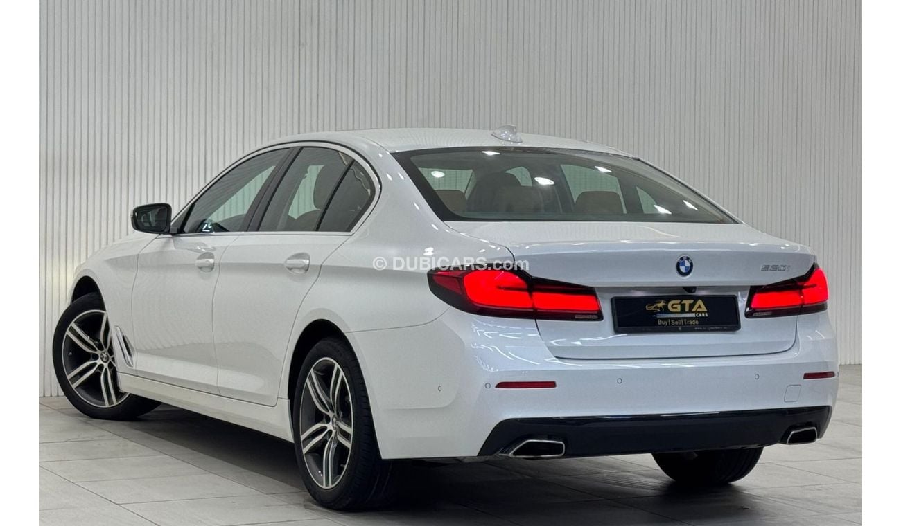 بي أم دبليو 520i Std 2.0L 2022 BMW 520i, Jan 2026 BMW Warranty + Service Pack, Low Kms, GCC