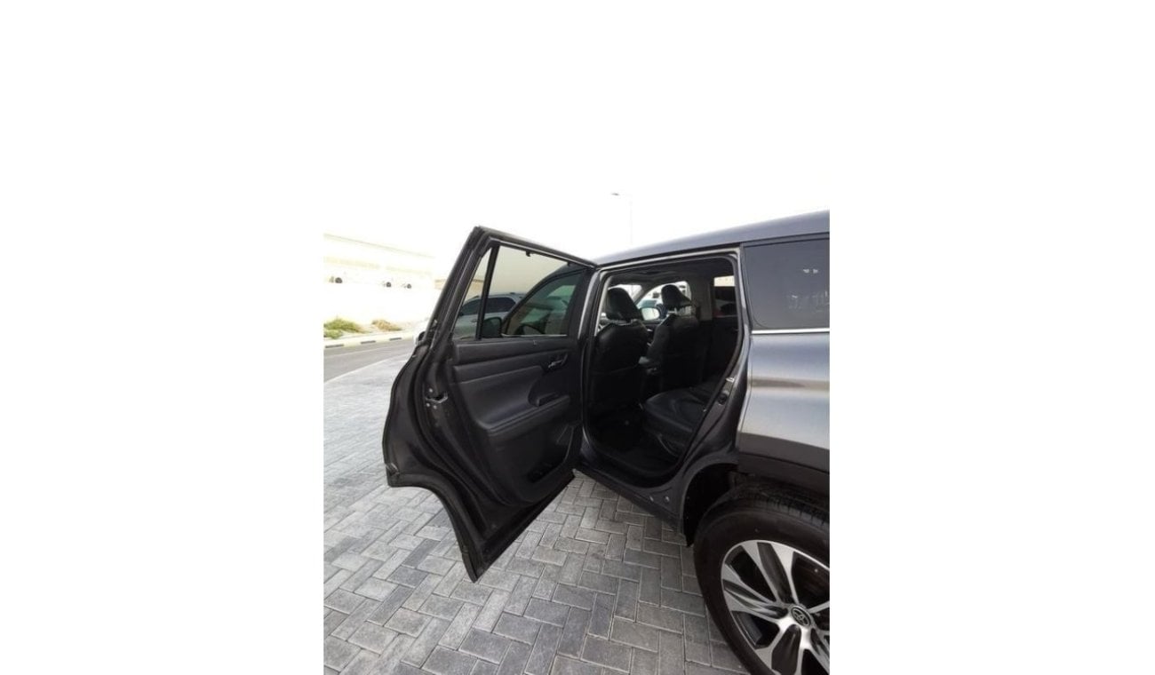 تويوتا هايلاندر Toyota Highlader XLE - 2022 - Grey