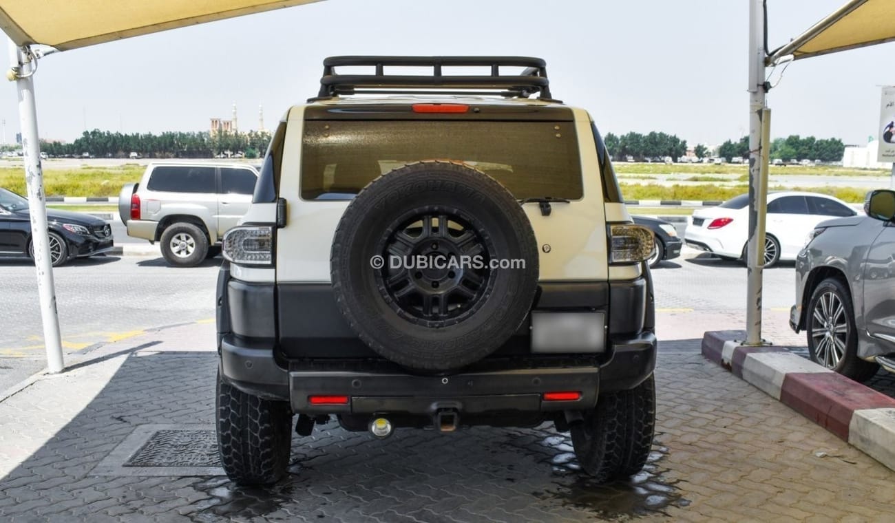 Used Toyota FJ Cruiser 2015 for sale in Sharjah - 731014