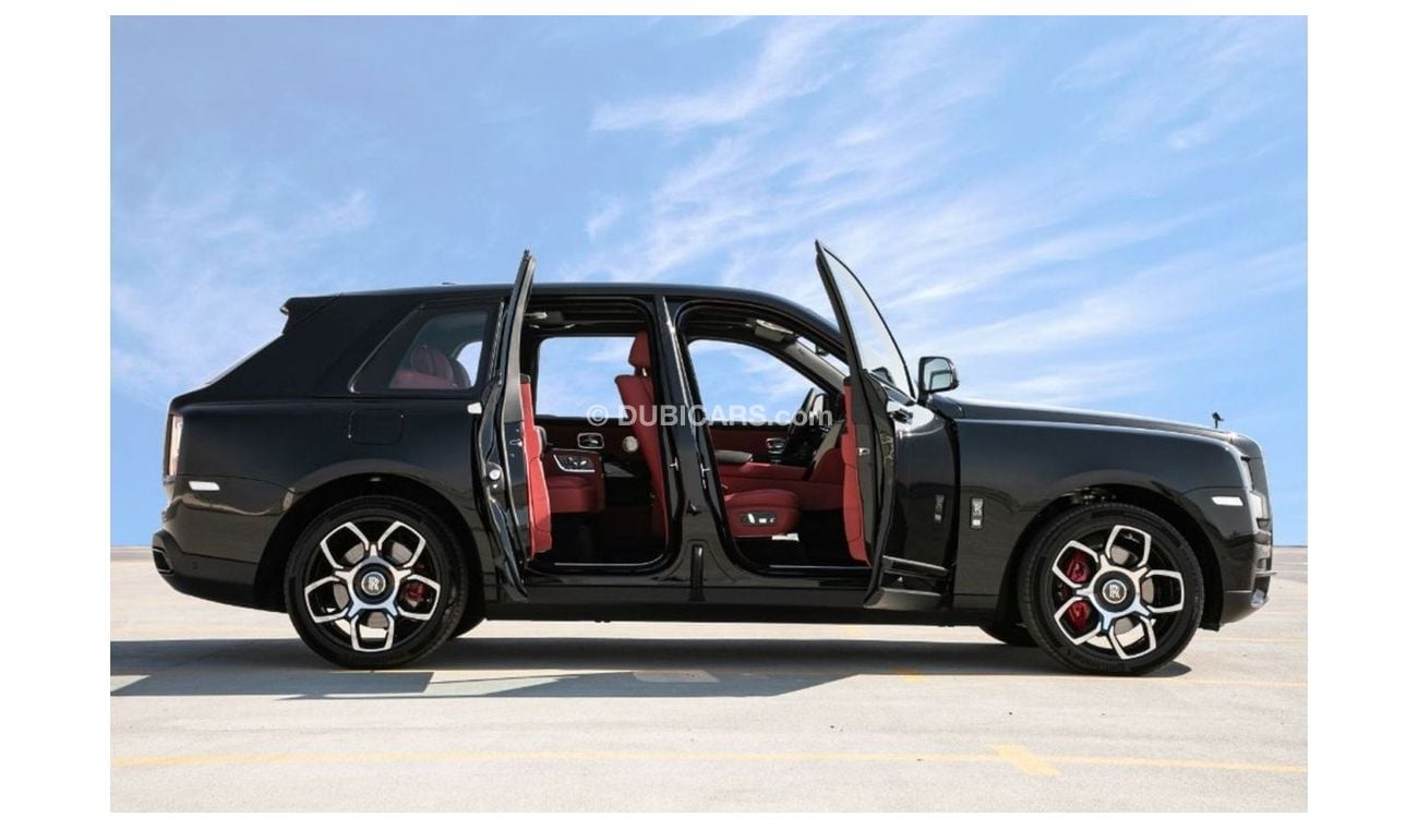 Rolls-Royce Cullinan 6.8L AWD with 4 Lounge Seats , Champagne Flutes, Panoramic sunroof and Starlit Headliner