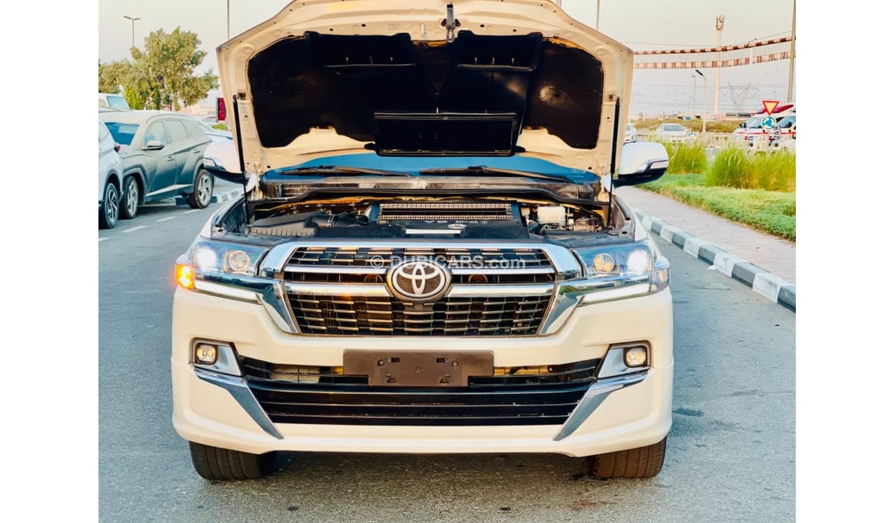 تويوتا لاند كروزر Toyota landcuriser GXR V8 2018 Diesel full option Top the range excellent condition