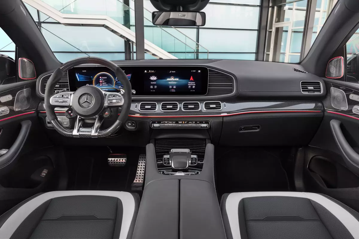 Mercedes-Benz GLE 63 S AMG Coupe interior - Cockpit