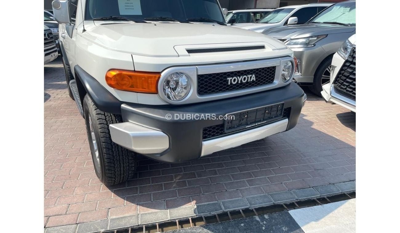 تويوتا إف جي كروزر TOYOTA FJCRUISER GXR SERVICE CONTRACT FROM ALFUTTAIM  WARRANTY FROM ALFUTTAIM