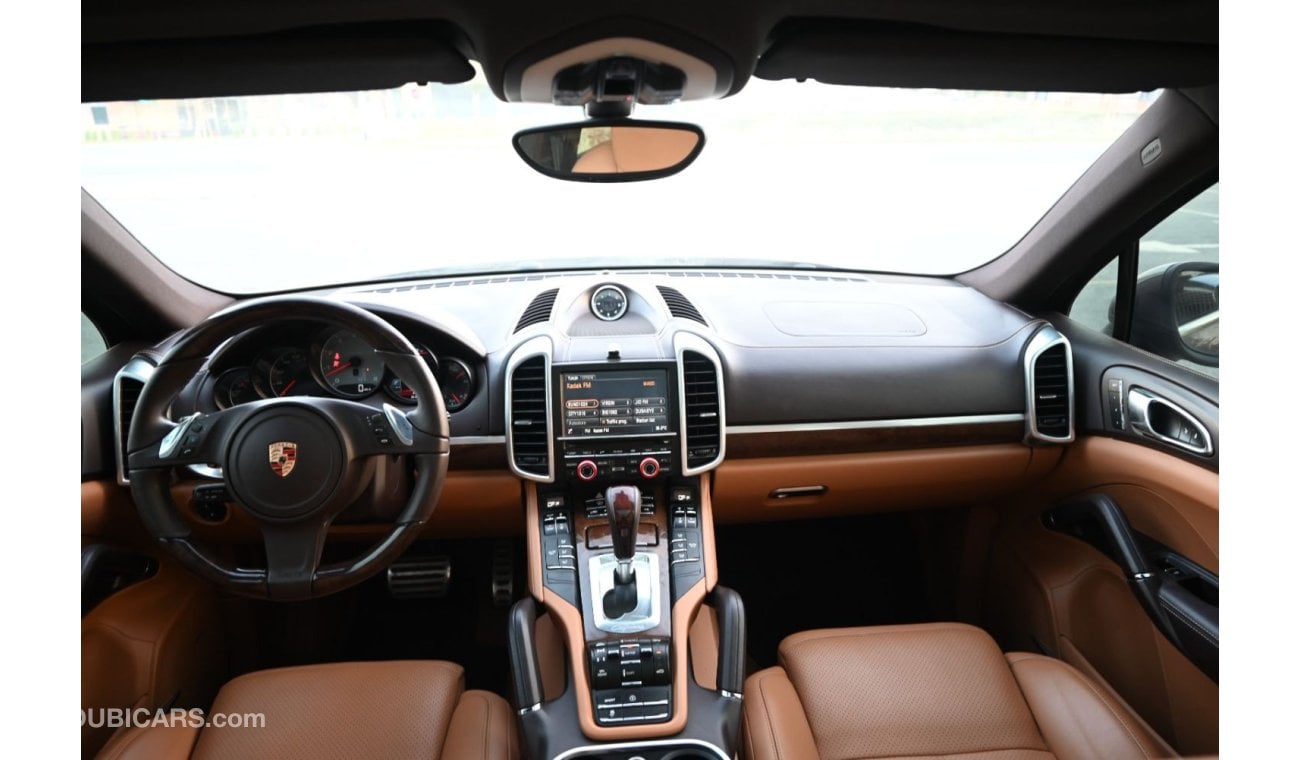 بورش كايمان أس 0 % DP - AGENCY MAINTAINED - PORCSHE CAYENNE S 2014 - 4.6TC V8 4WD - BROWN INTERIOR - MINT CONDITION