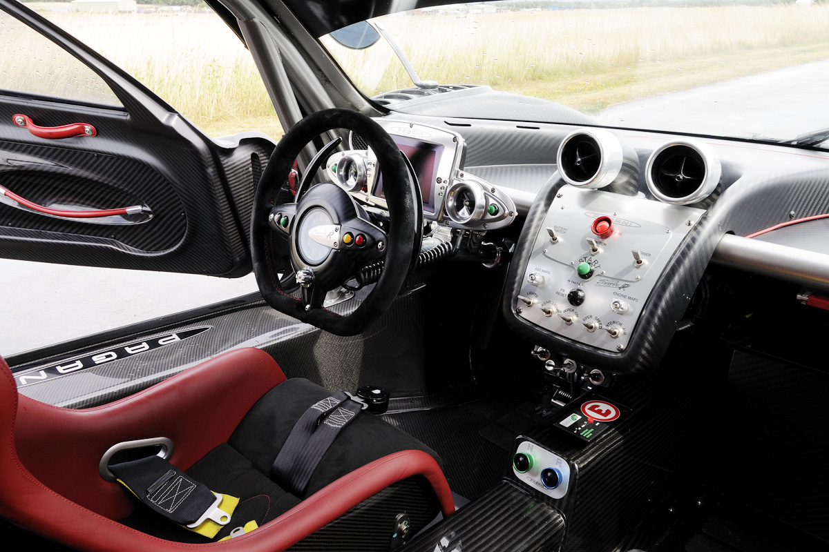 Pagani Zonda R interior - Cockpit