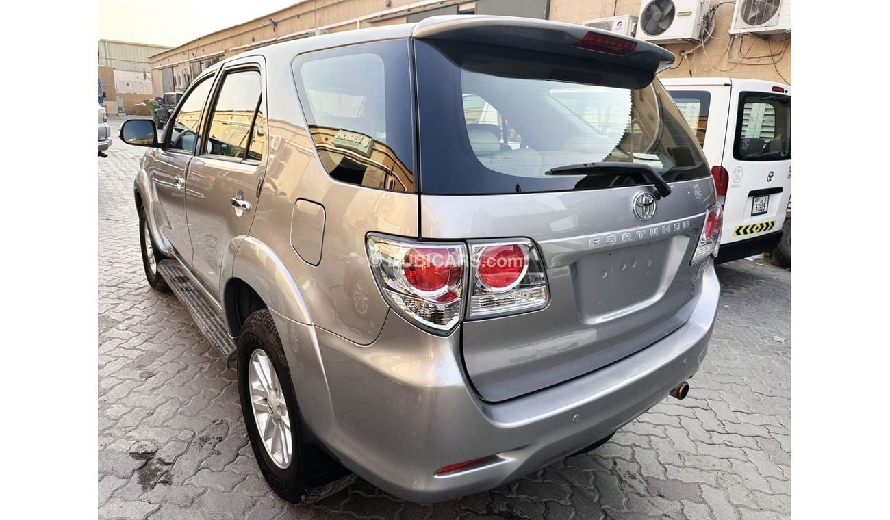 تويوتا فورتونر Toyota Fortuner 2015 v4 LHD silver color