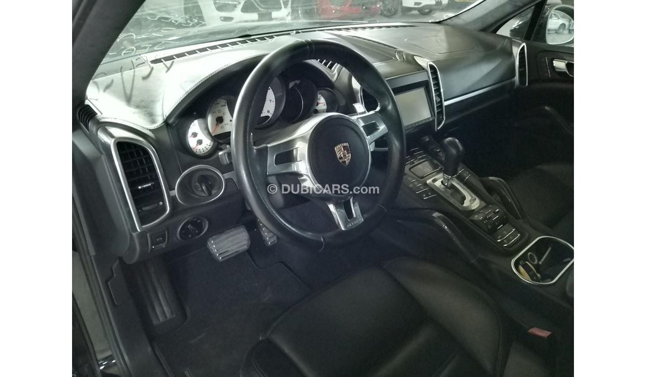 Porsche Cayenne Turbo 4.8L (500 HP) , WITH PORSCHE CARBON CERAMIC BRAKES, CARBON INTERIOR AND MORE…